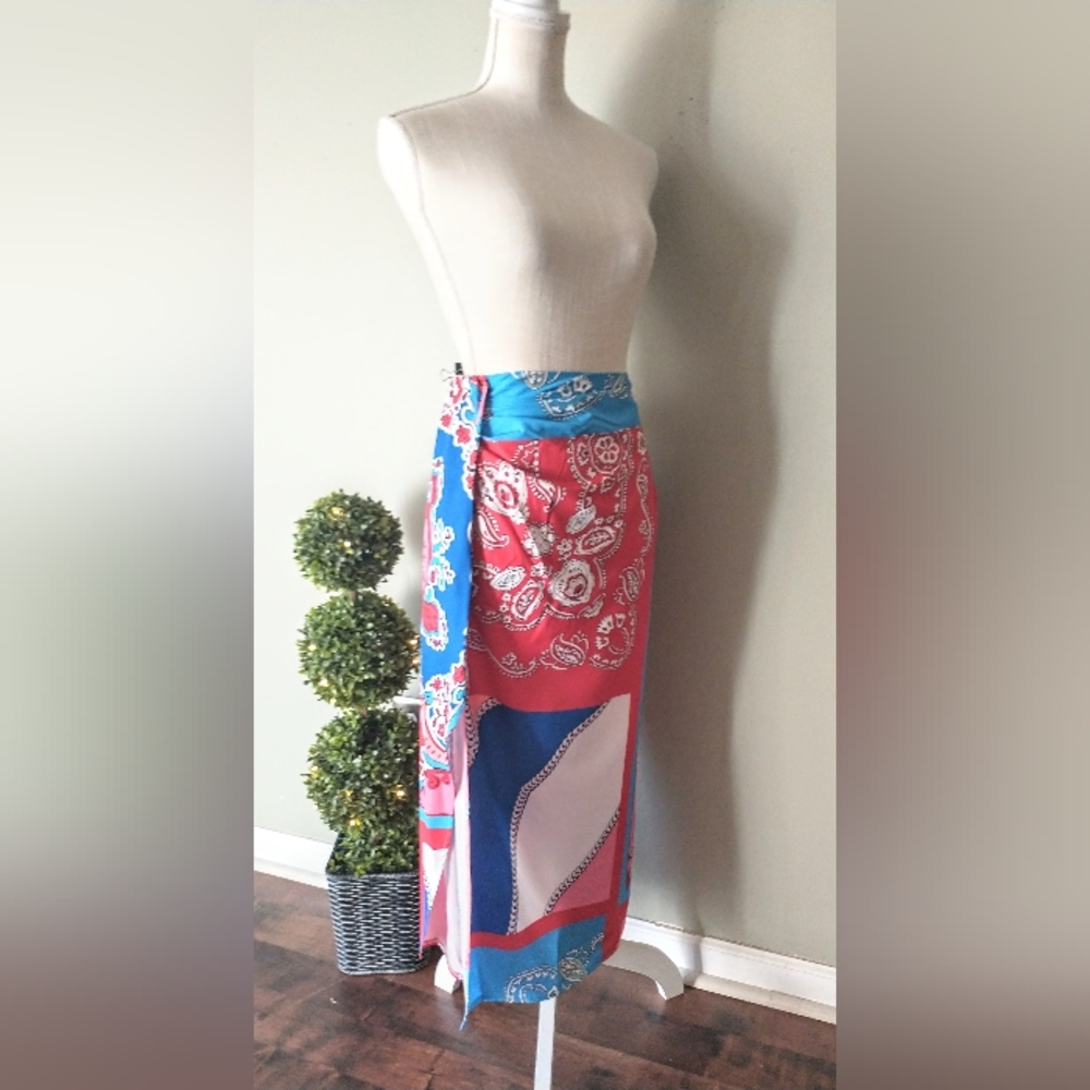 Bandana Print, Silky Touch, Full Side Split Skirt - SHEIN M - Picture 3 of 9